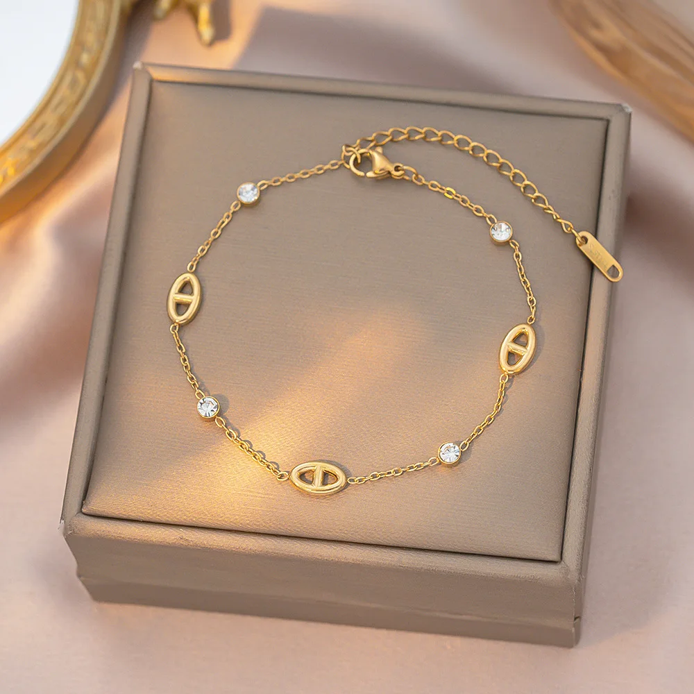 French-style minimalist white diamond pig-nose titanium steel women's exquisite, simple, versatile, high-end collar chain set