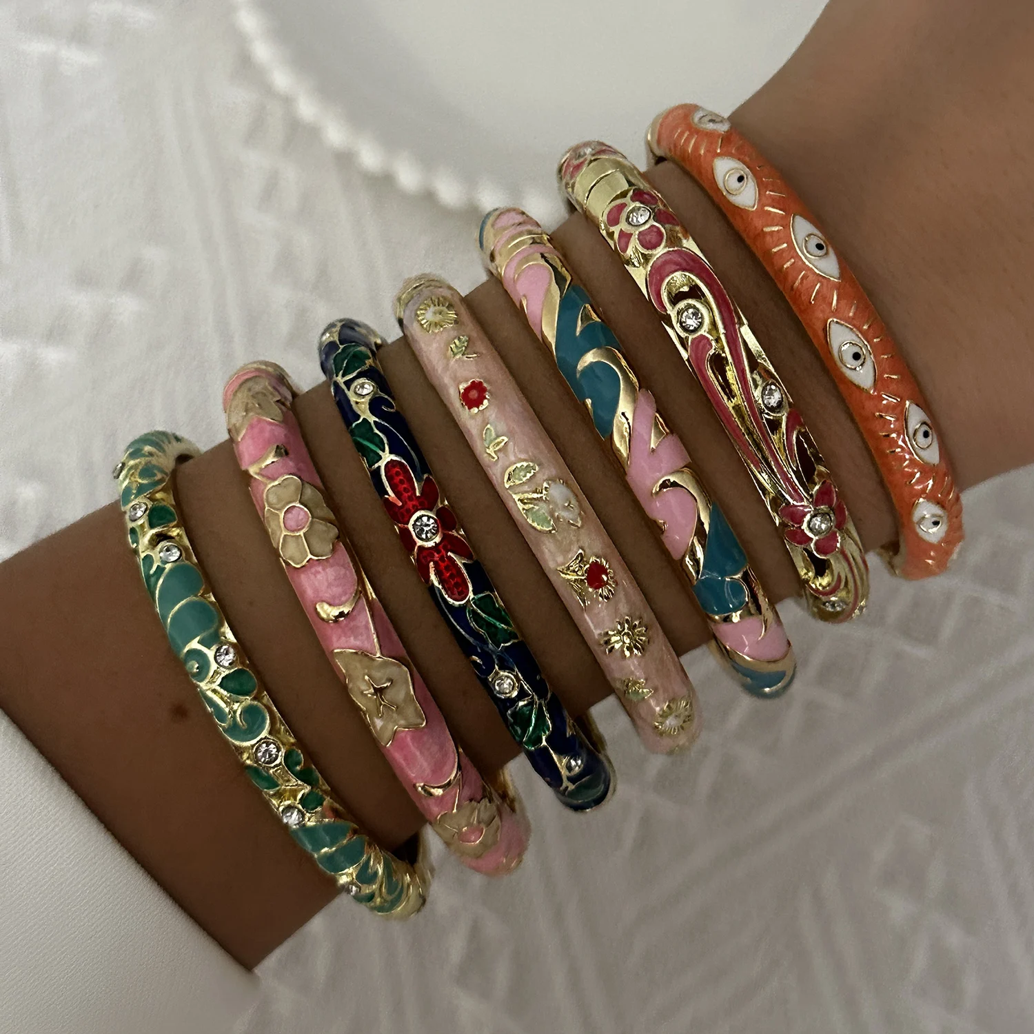 Elegant Enamel Dropped Glaze Flower Texture Bracelet For Women Retro Gold Plated Evil Eye Floral Zircon Bangle Party Jewelry