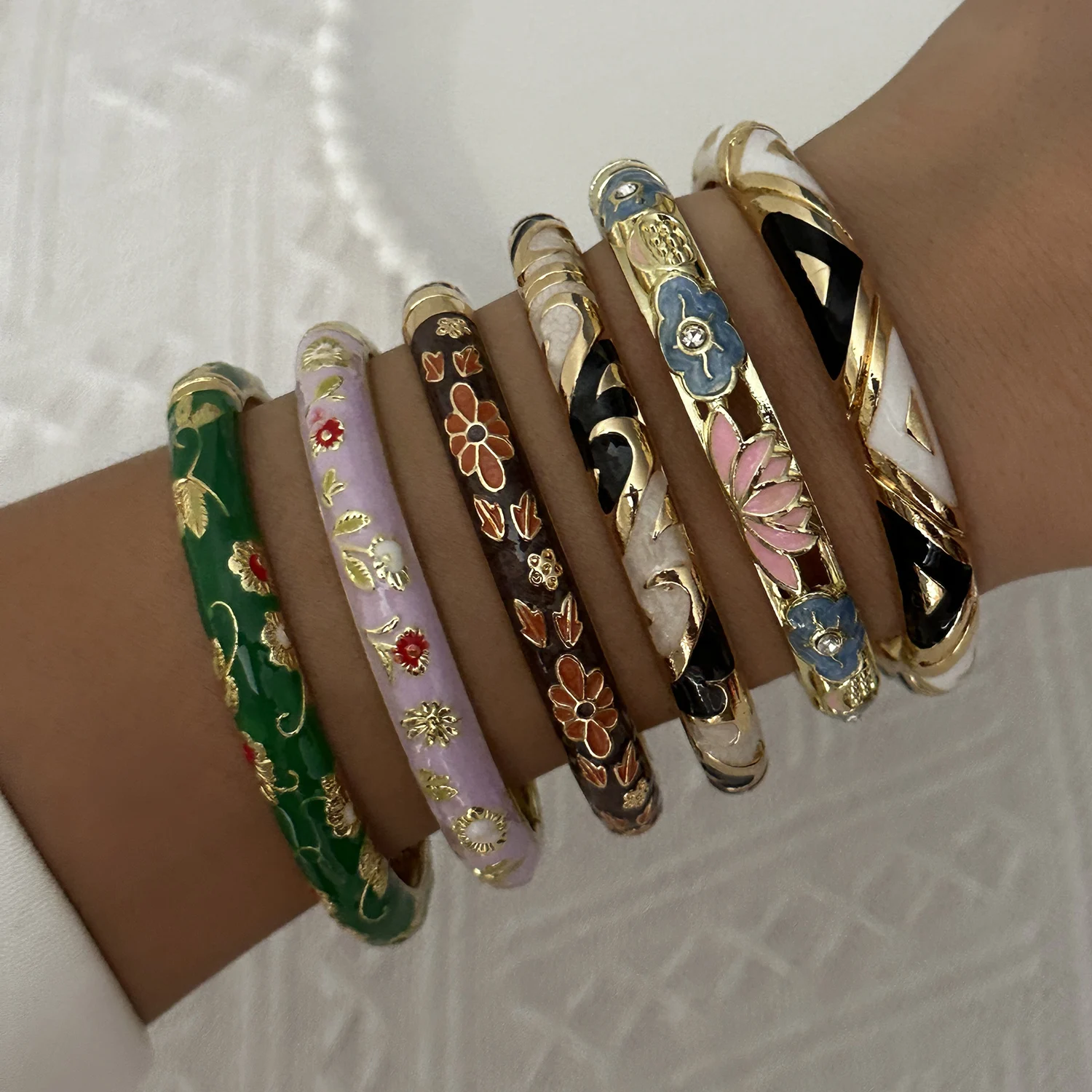 Elegant Enamel Dropped Glaze Flower Texture Bracelet For Women Retro Gold Plated Evil Eye Floral Zircon Bangle Party Jewelry