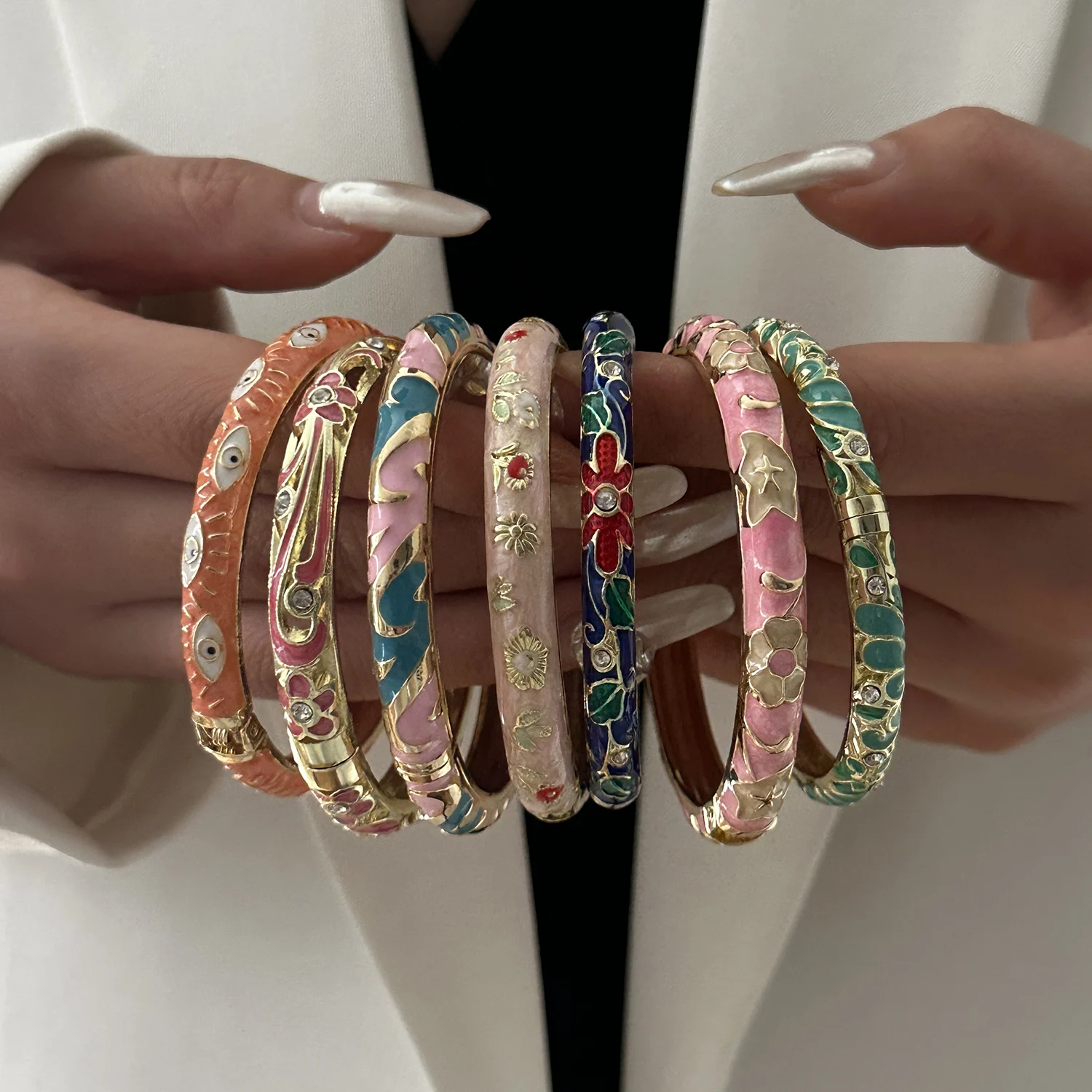 Elegant Enamel Dropped Glaze Flower Texture Bracelet For Women Retro Gold Plated Evil Eye Floral Zircon Bangle Party Jewelry