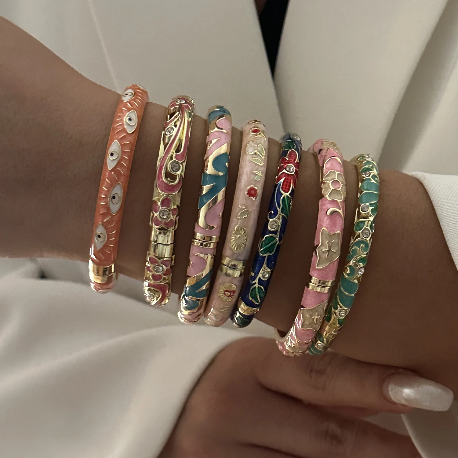 Elegant Enamel Dropped Glaze Flower Texture Bracelet For Women Retro Gold Plated Evil Eye Floral Zircon Bangle Party Jewelry Elegant Enamel Dropped Glaze Flower Texture Bracelet For Women Retro Gold Plated Evil Eye Floral Zircon Bangle Party Jewelry