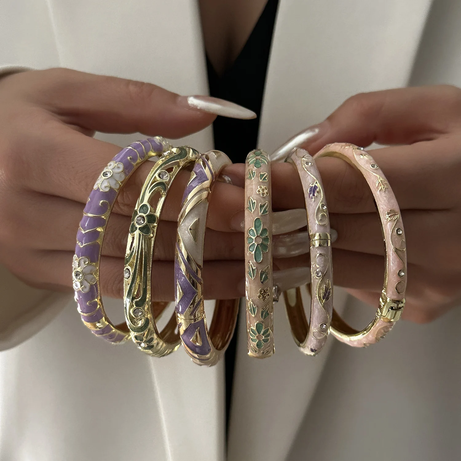 Elegant Enamel Dropped Glaze Flower Texture Bracelet For Women Retro Gold Plated Evil Eye Floral Zircon Bangle Party Jewelry