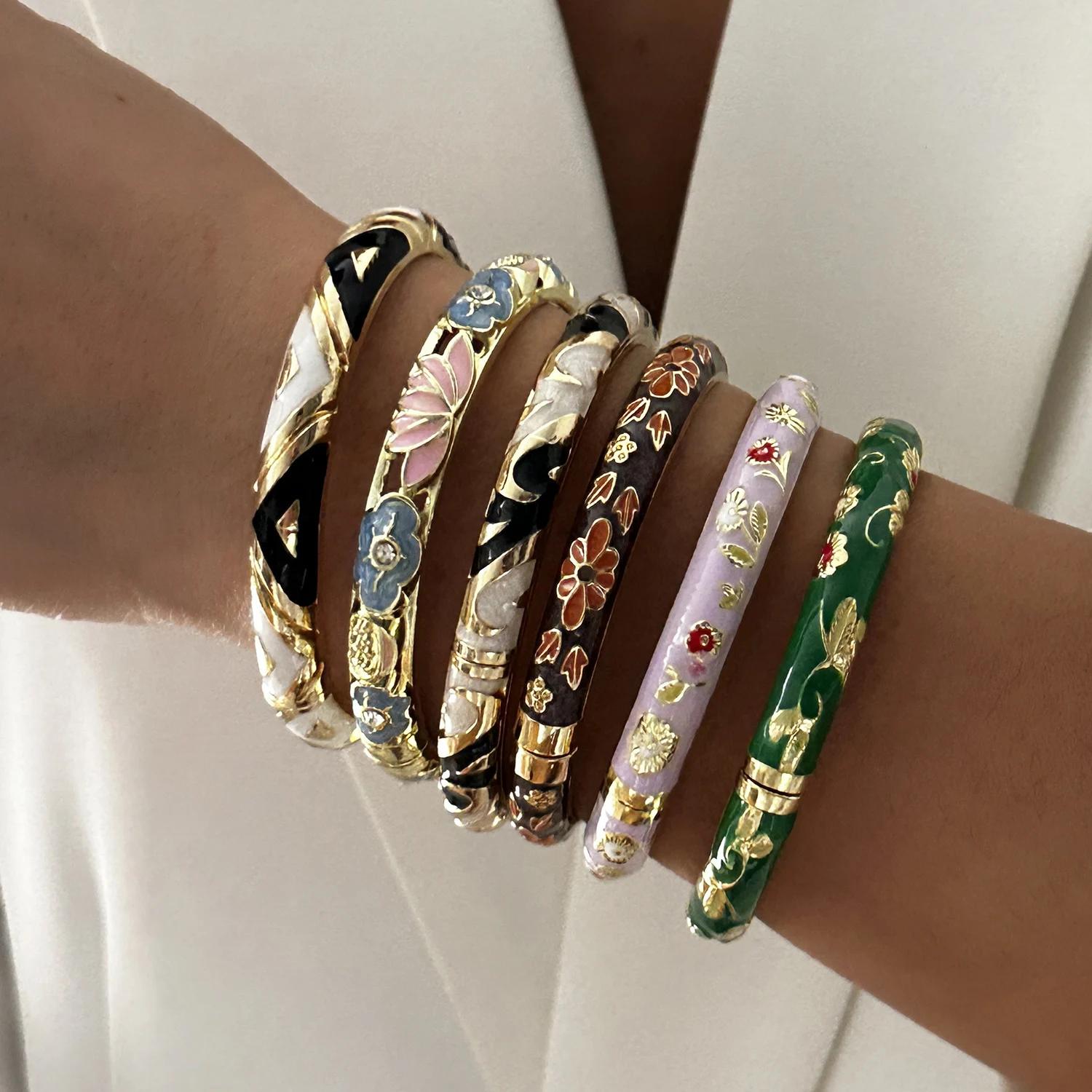 Elegant Enamel Dropped Glaze Flower Texture Bracelet For Women Retro Gold Plated Evil Eye Floral Zircon Bangle Party Jewelry Elegant Enamel Dropped Glaze Flower Texture Bracelet For Women Retro Gold Plated Evil Eye Floral Zircon Bangle Party Jewelry