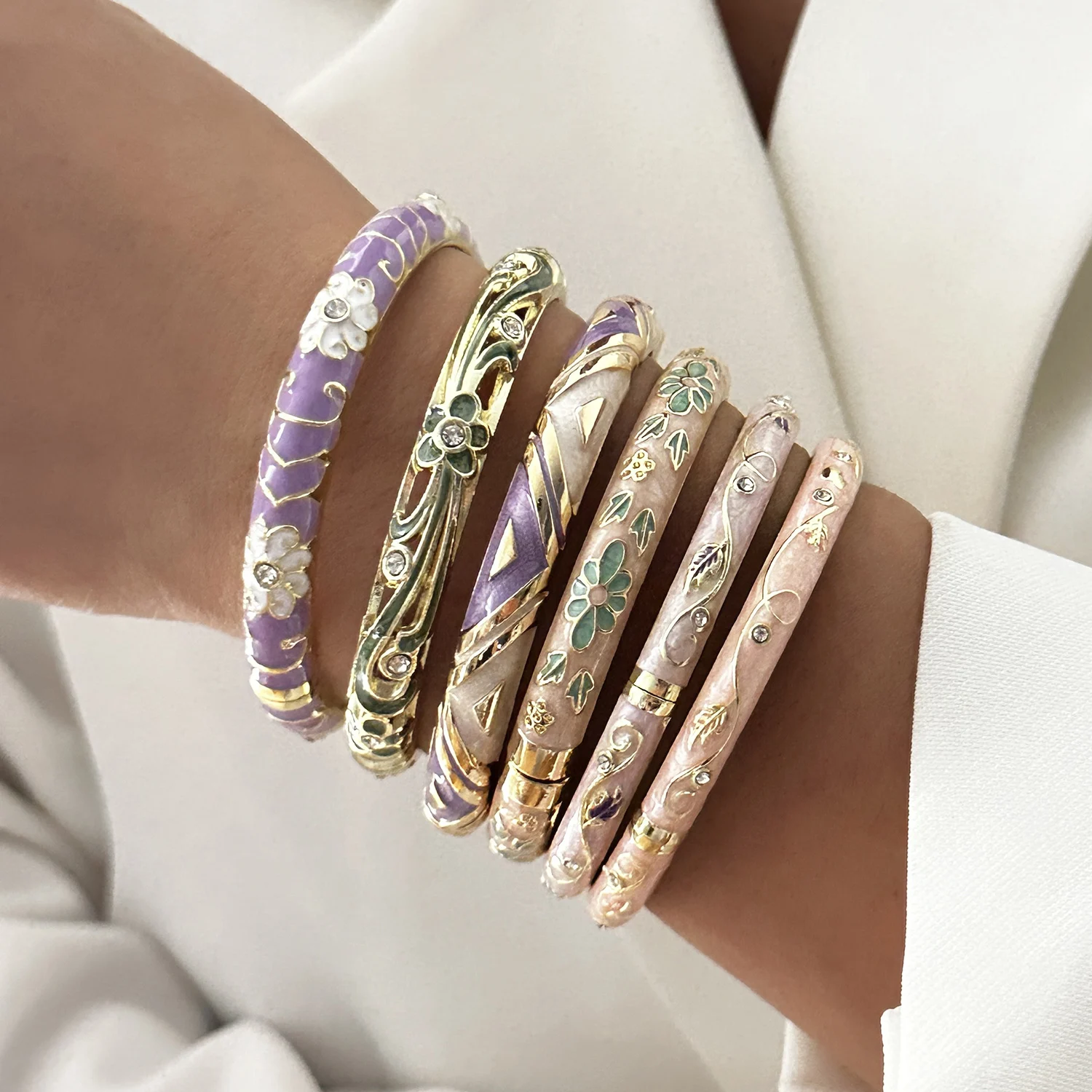 Elegant Enamel Dropped Glaze Flower Texture Bracelet For Women Retro Gold Plated Evil Eye Floral Zircon Bangle Party Jewelry Elegant Enamel Dropped Glaze Flower Texture Bracelet For Women Retro Gold Plated Evil Eye Floral Zircon Bangle Party Jewelry