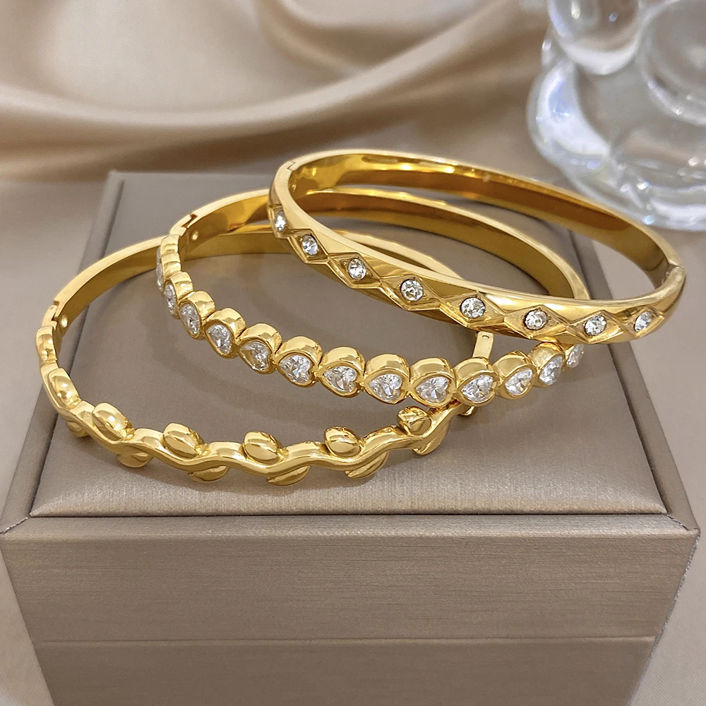 3pcs/set Leaf-shaped Wavy Open Bracelet Plated Gold Love Shape Rhinestone Inlaid Women's Stainless Steel Versatile Cuff Bangles