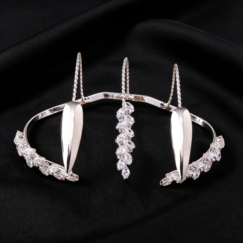 Luxury Diamond-Encrusted Leaf-Shaped Open Bracelet for Women Men Hip Hop Trendy Crystal Bracelet Party Accessory Hand Jewelry