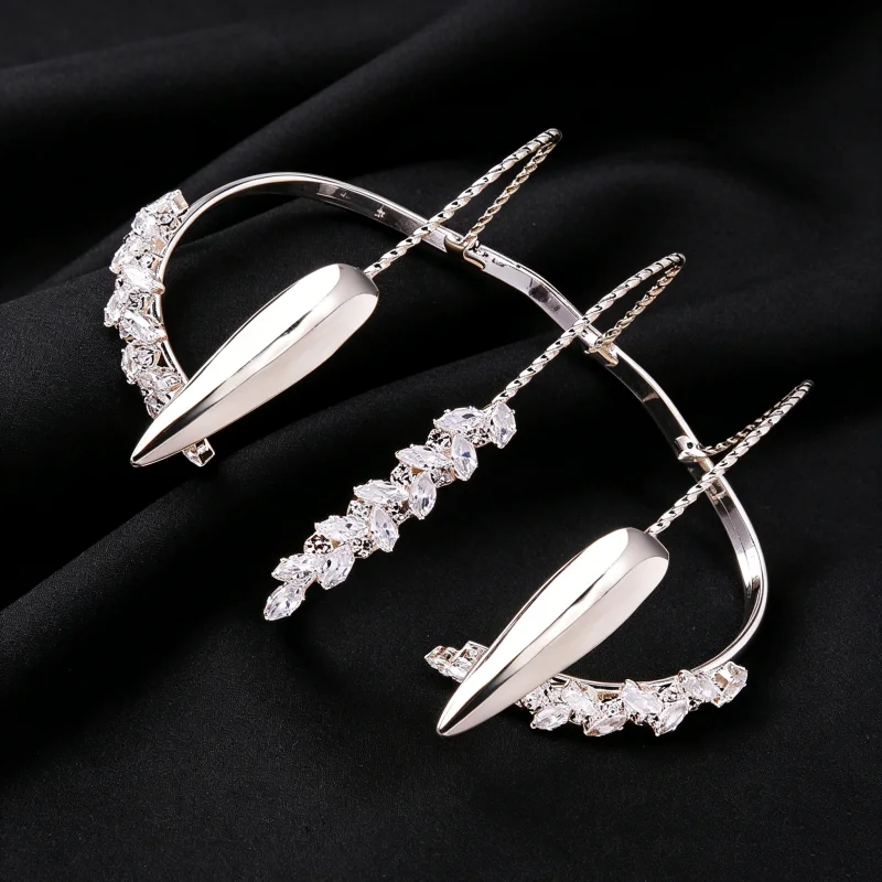 Luxury Diamond-Encrusted Leaf-Shaped Open Bracelet for Women Men Hip Hop Trendy Crystal Bracelet Party Accessory Hand Jewelry