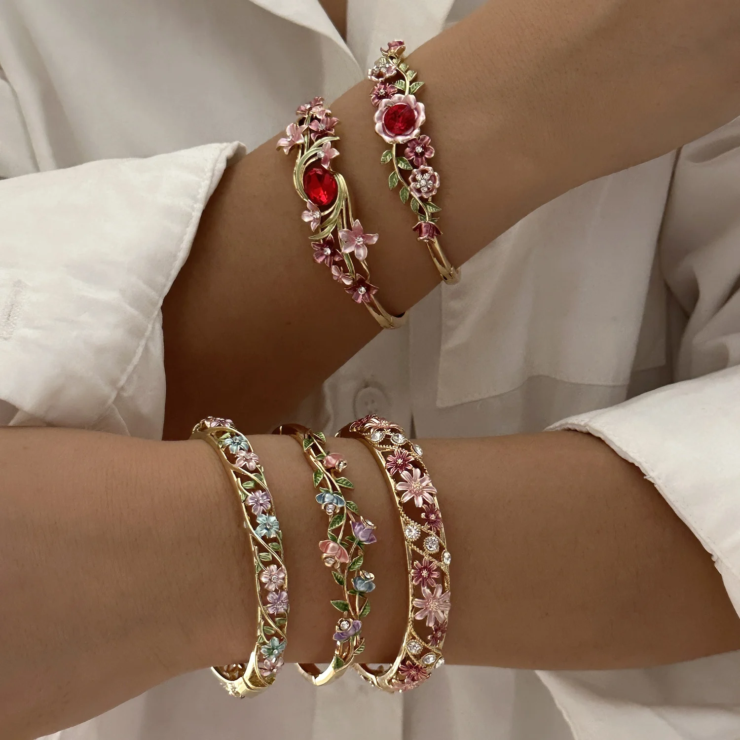 Romantic Vintage Enamel Flower Copper Bracelet for Women Cute Colorful Hollow Hand Ring Luxury Elegance Jewelry Gift Romantic Vintage Enamel Flower Copper Bracelet for Women Cute Colorful Hollow Hand Ring Luxury Elegance Jewelry Gift