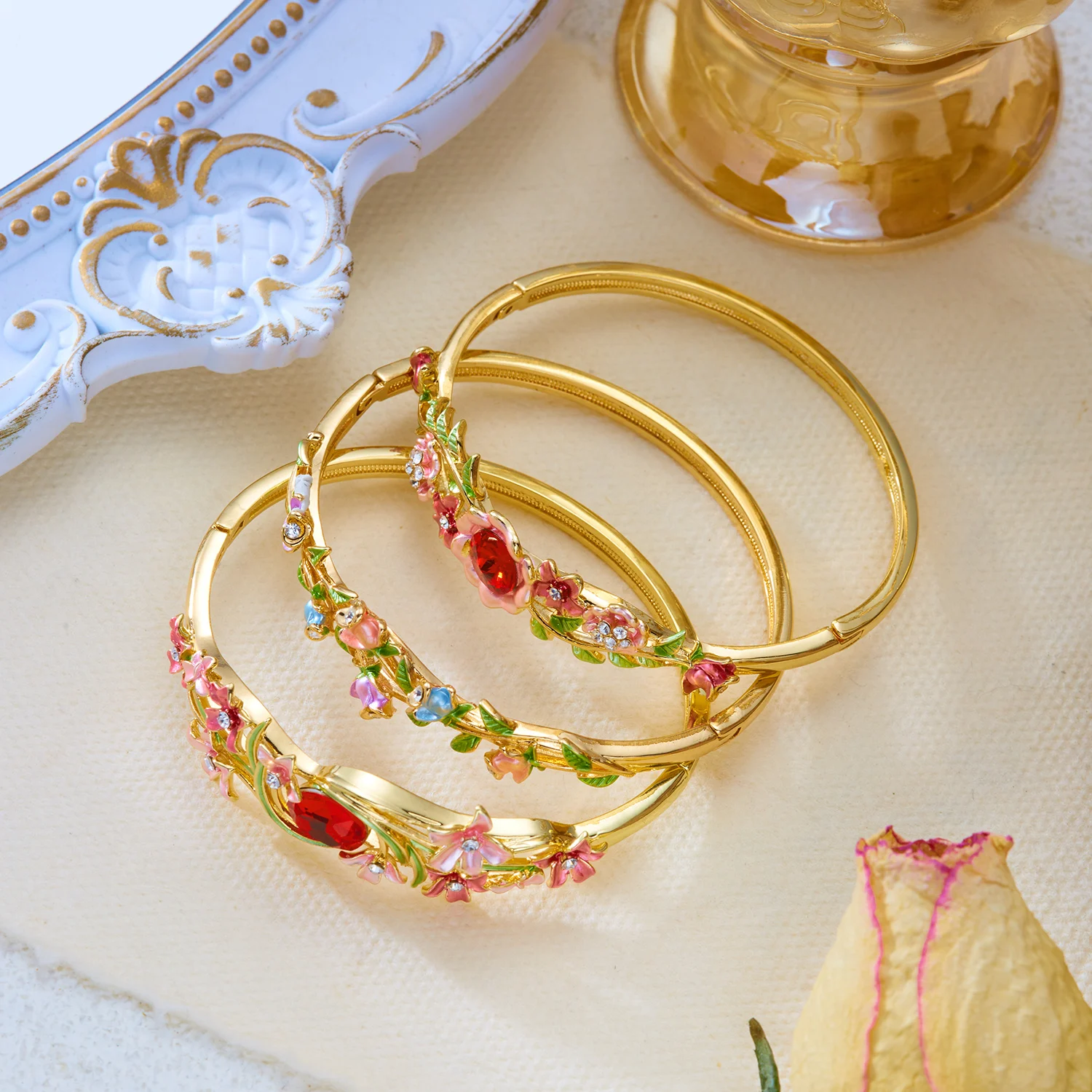 Romantic Vintage Enamel Flower Copper Bracelet for Women Cute Colorful Hollow Hand Ring Luxury Elegance Jewelry Gift Romantic Vintage Enamel Flower Copper Bracelet for Women Cute Colorful Hollow Hand Ring Luxury Elegance Jewelry Gift