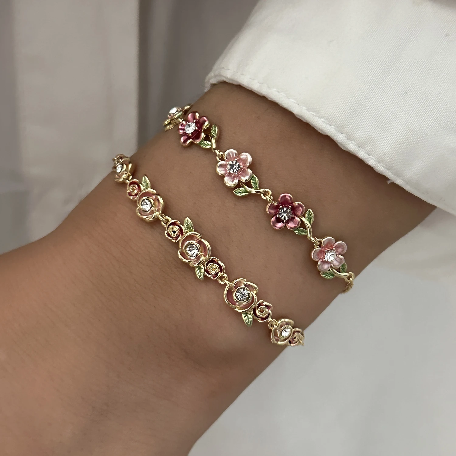 Romantic Vintage Enamel Flower Copper Bracelet for Women Cute Colorful Hollow Hand Ring Luxury Elegance Jewelry Gift Romantic Vintage Enamel Flower Copper Bracelet for Women Cute Colorful Hollow Hand Ring Luxury Elegance Jewelry Gift