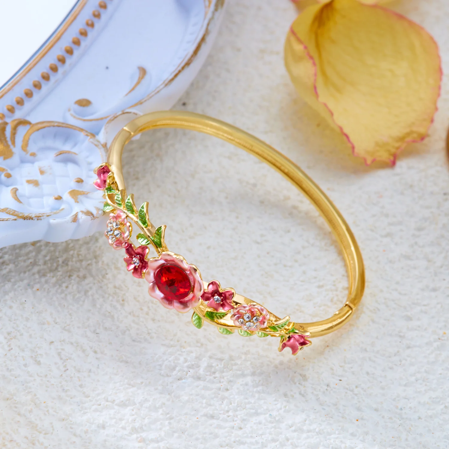 Romantic Vintage Enamel Flower Copper Bracelet for Women Cute Colorful Hollow Hand Ring Luxury Elegance Jewelry Gift Romantic Vintage Enamel Flower Copper Bracelet for Women Cute Colorful Hollow Hand Ring Luxury Elegance Jewelry Gift
