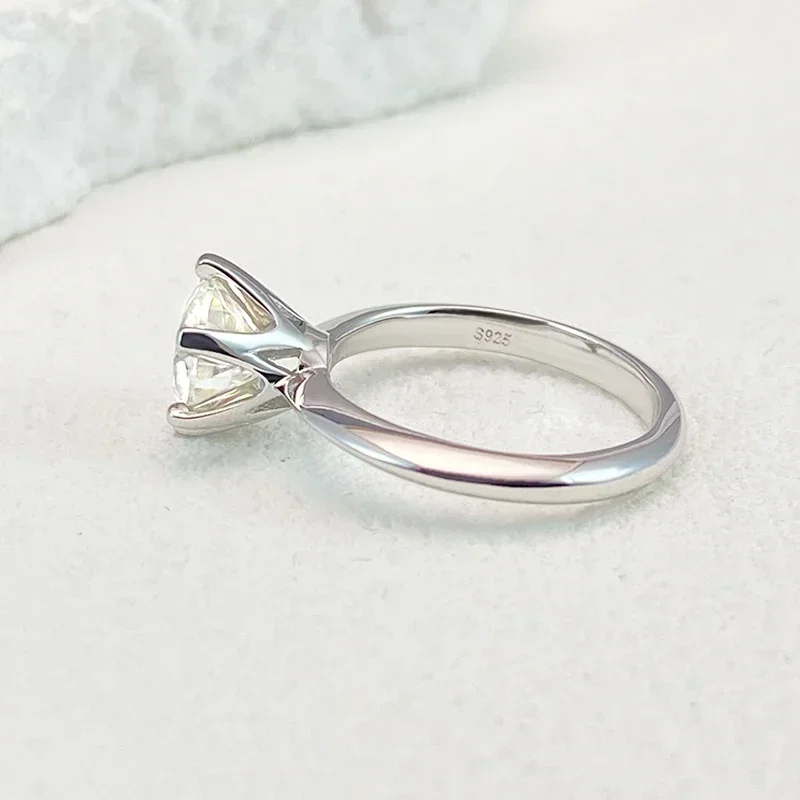 NeeTim 0.5-5ct Moissanite Ring For Women 925 Sterling Silver with White Gold Plated Lab Diamond Engagement Wedding Band Jewelry NeeTim 0.5-5ct Moissanite Ring For Women 925 Sterling Silver with White Gold Plated Lab Diamond Engagement Wedding Band Jewelry