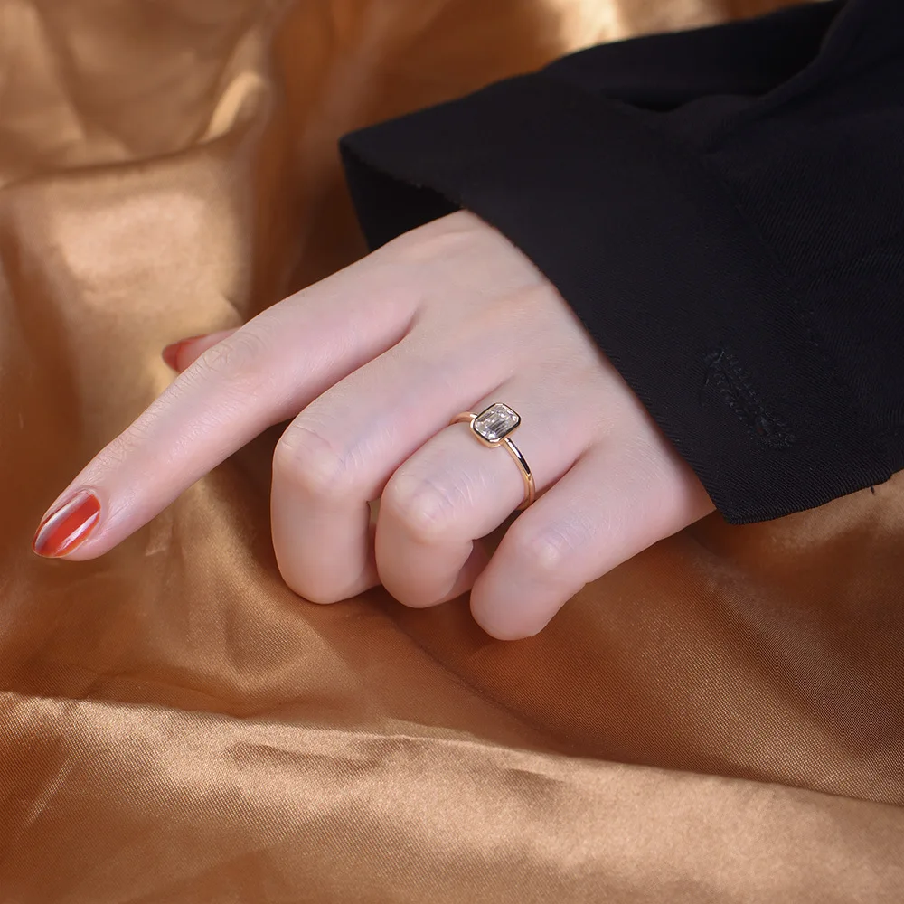 Luxury 1-3ct Emerald Cut Moissanite Ring 925 Sterling Silver Engagement Solitaire Rings for Girl Gold Plated Anniversary Gifts Luxury 1-3ct Emerald Cut Moissanite Ring 925 Sterling Silver Engagement Solitaire Rings for Girl Gold Plated Anniversary Gifts