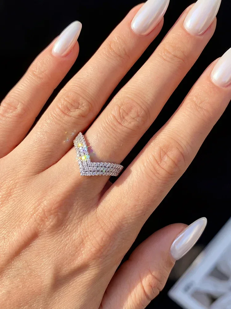 GRA Fashion Real Round Moissanite Diamond V-shaped Rings for Women Daily Wear Anniversary Party 925 Sterling Silver Fine Jewelry