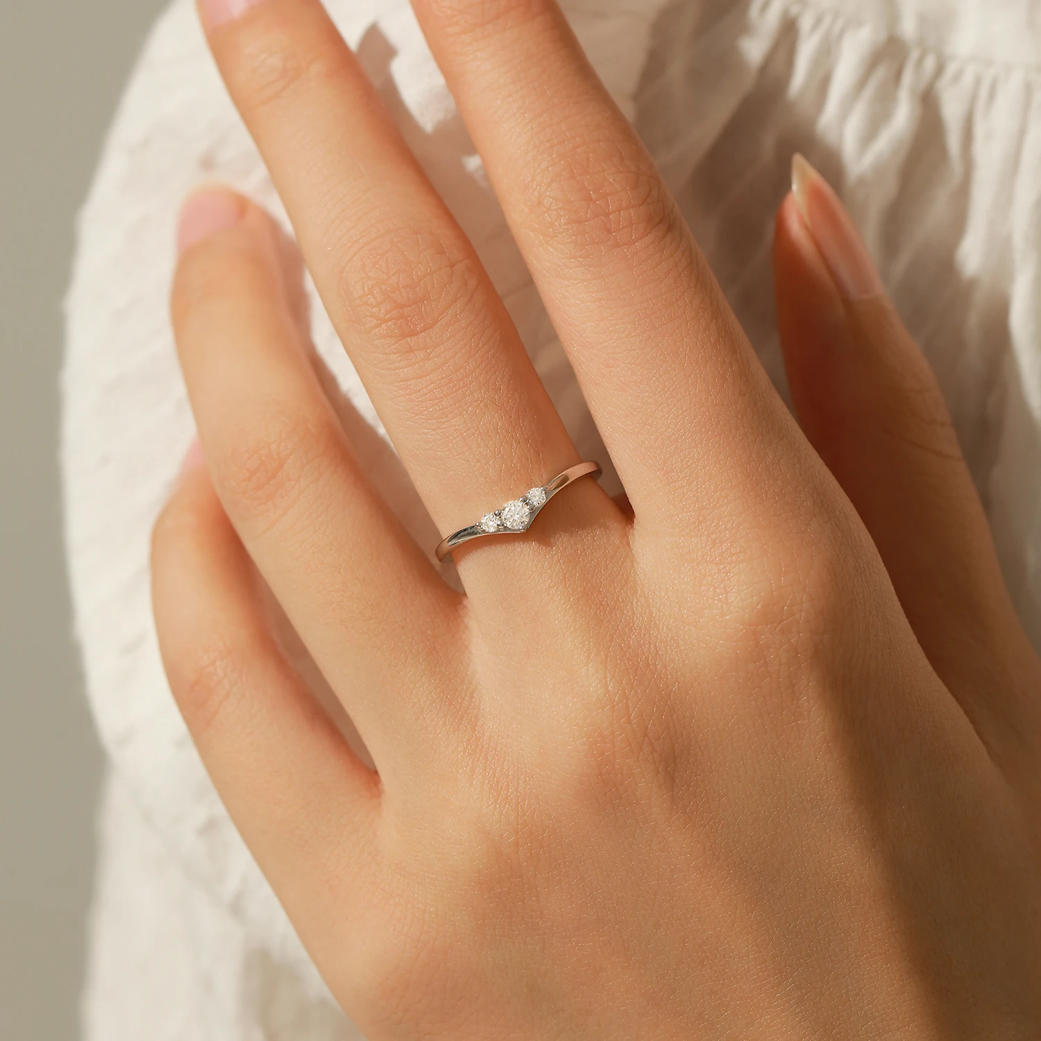 MODIAN Simple Eternity Moissanite Ring 925 Sterling Silver Sparkling Simple Thin Wedding Band Rings For Women Fine Jewelry Gift MODIAN Simple Eternity Moissanite Ring 925 Sterling Silver Sparkling Simple Thin Wedding Band Rings For Women Fine Jewelry Gift
