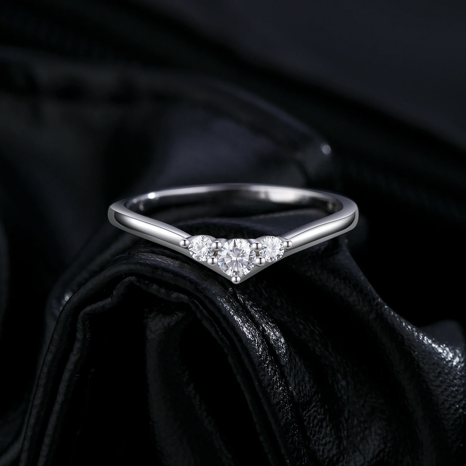 MODIAN Simple Eternity Moissanite Ring 925 Sterling Silver Sparkling Simple Thin Wedding Band Rings For Women Fine Jewelry Gift MODIAN Simple Eternity Moissanite Ring 925 Sterling Silver Sparkling Simple Thin Wedding Band Rings For Women Fine Jewelry Gift