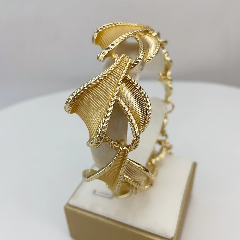Fashion Italian Dubai Gold Plated Jewelry Set Simple Style Big Pendant Necklace Light Weight Jewelry Set for Woman FHK22686 Fashion Italian Dubai Gold Plated Jewelry Set Simple Style Big Pendant Necklace Light Weight Jewelry Set for Woman FHK22686