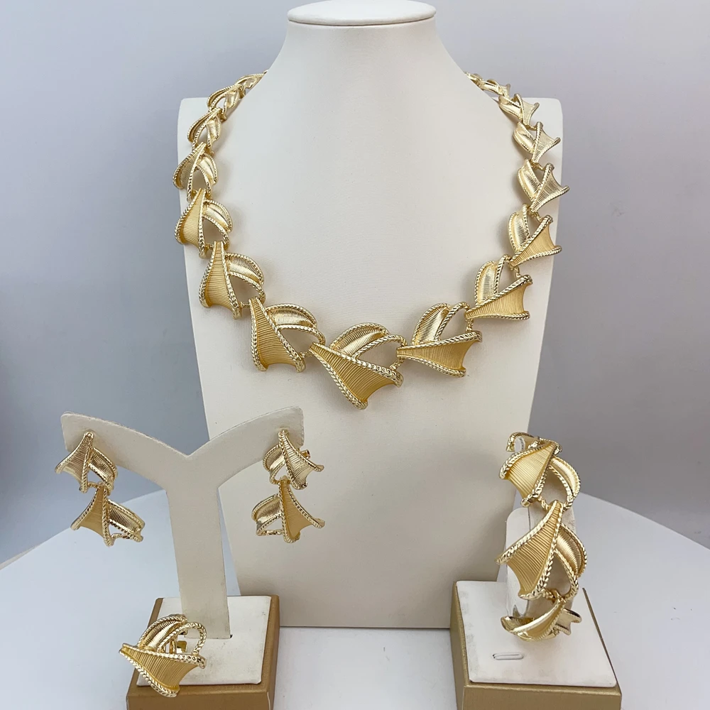 Fashion Italian Dubai Gold Plated Jewelry Set Simple Style Big Pendant Necklace Light Weight Jewelry Set for Woman FHK22686 Fashion Italian Dubai Gold Plated Jewelry Set Simple Style Big Pendant Necklace Light Weight Jewelry Set for Woman FHK22686