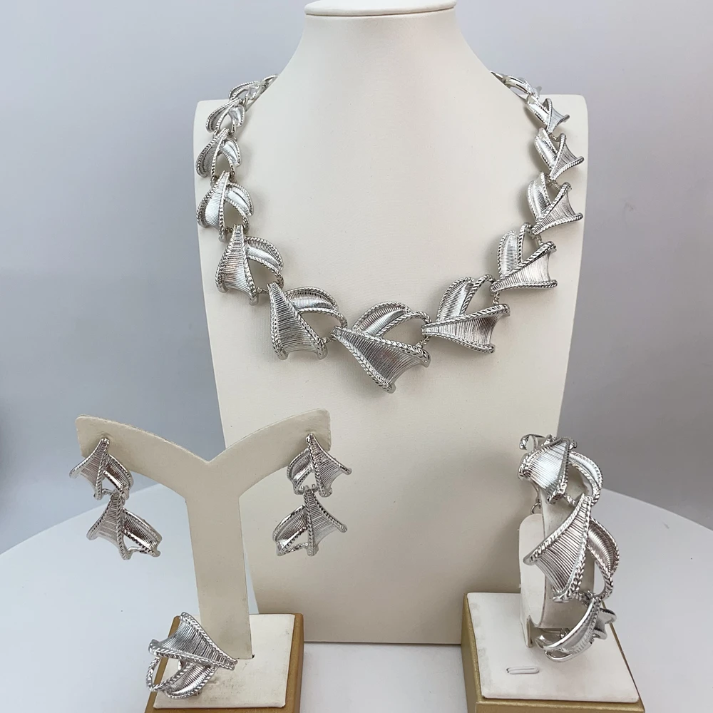Fashion Italian Dubai Gold Plated Jewelry Set Simple Style Big Pendant Necklace Light Weight Jewelry Set for Woman FHK22686 Fashion Italian Dubai Gold Plated Jewelry Set Simple Style Big Pendant Necklace Light Weight Jewelry Set for Woman FHK22686