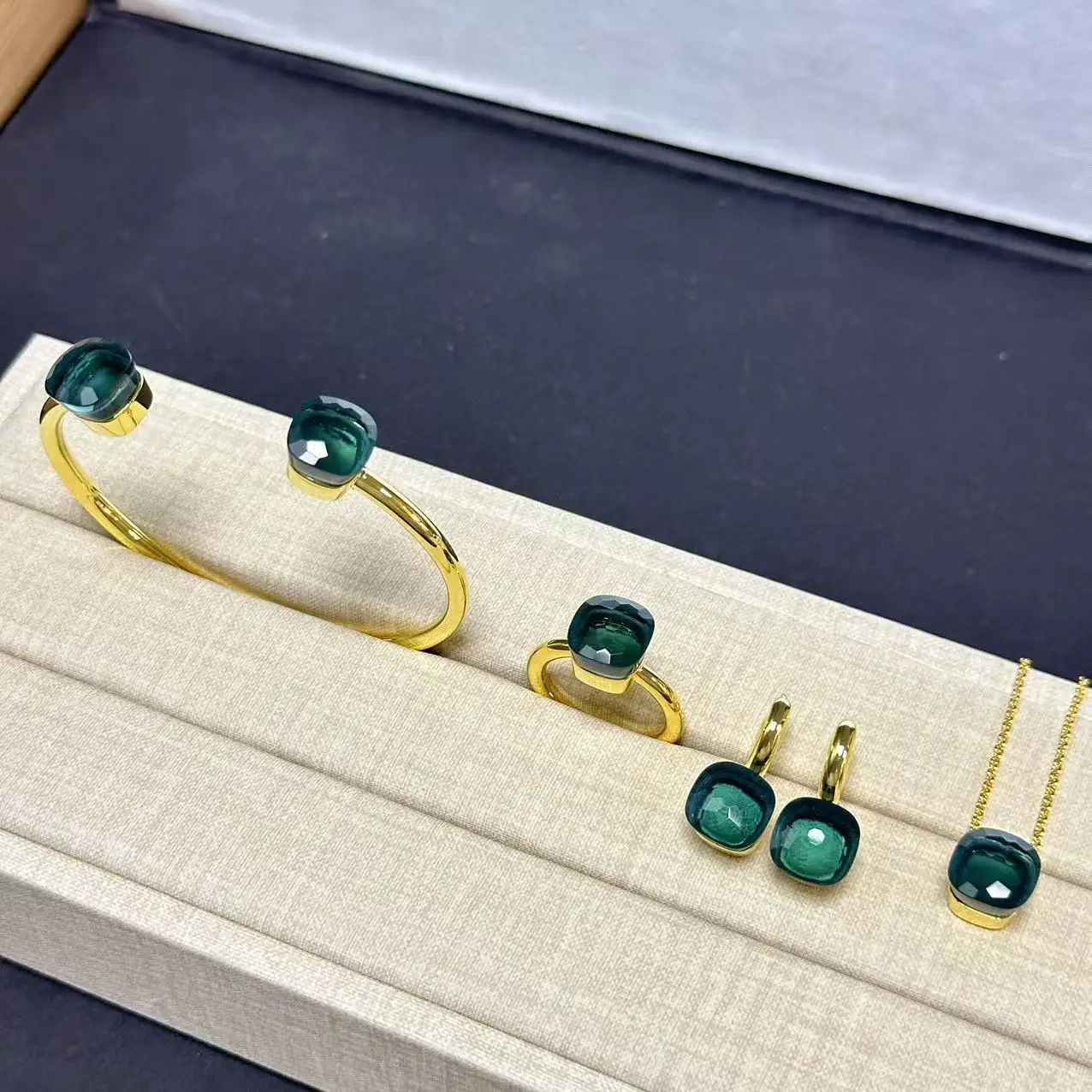 4Pcs/Set Women Ring Earrings Necklace Bangle Jewelry Set Colorful Crystal Gold Plated Fashion Jewelry Gift for Women 4Pcs/Set Women Ring Earrings Necklace Bangle Jewelry Set Colorful Crystal Gold Plated Fashion Jewelry Gift for Women