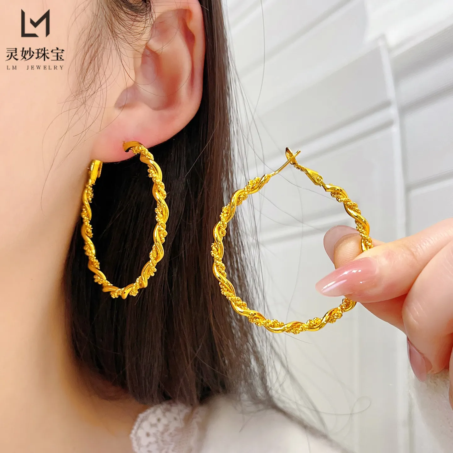 Shiny & Eye-catching Bright Twist Large Hoop Earrings For Women 24K Gold AU999 | Bright reflection, dazzling radiance