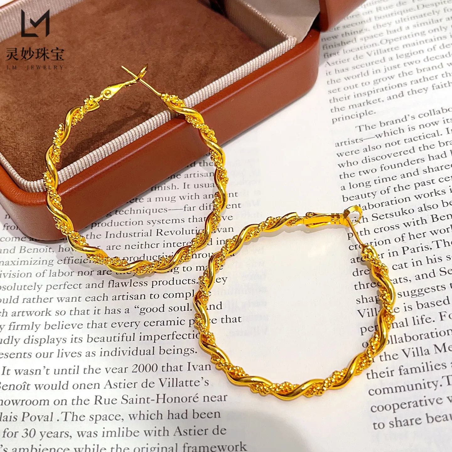 Shiny & Eye-catching Bright Twist Large Hoop Earrings For Women 24K Gold AU999 | Bright reflection, dazzling radiance