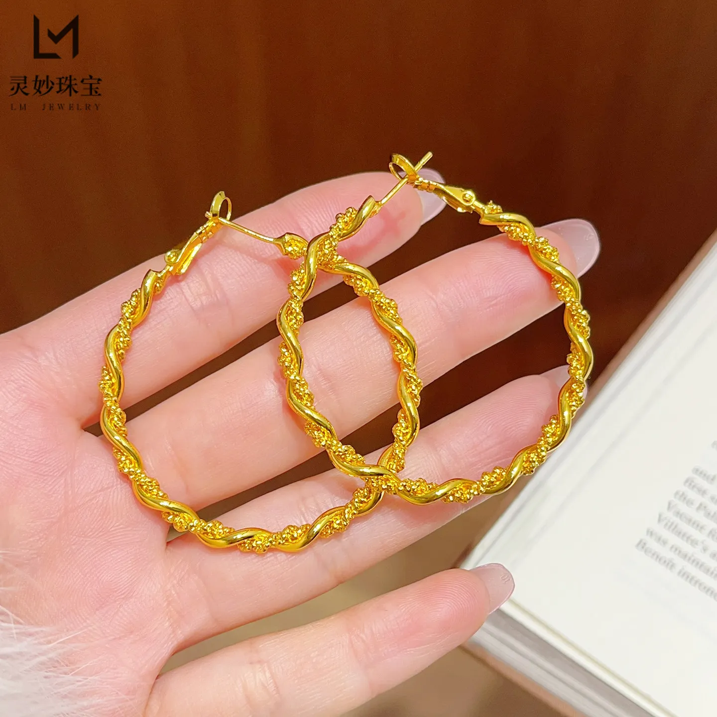 Shiny & Eye-catching Bright Twist Large Hoop Earrings For Women 24K Gold AU999 | Bright reflection, dazzling radiance