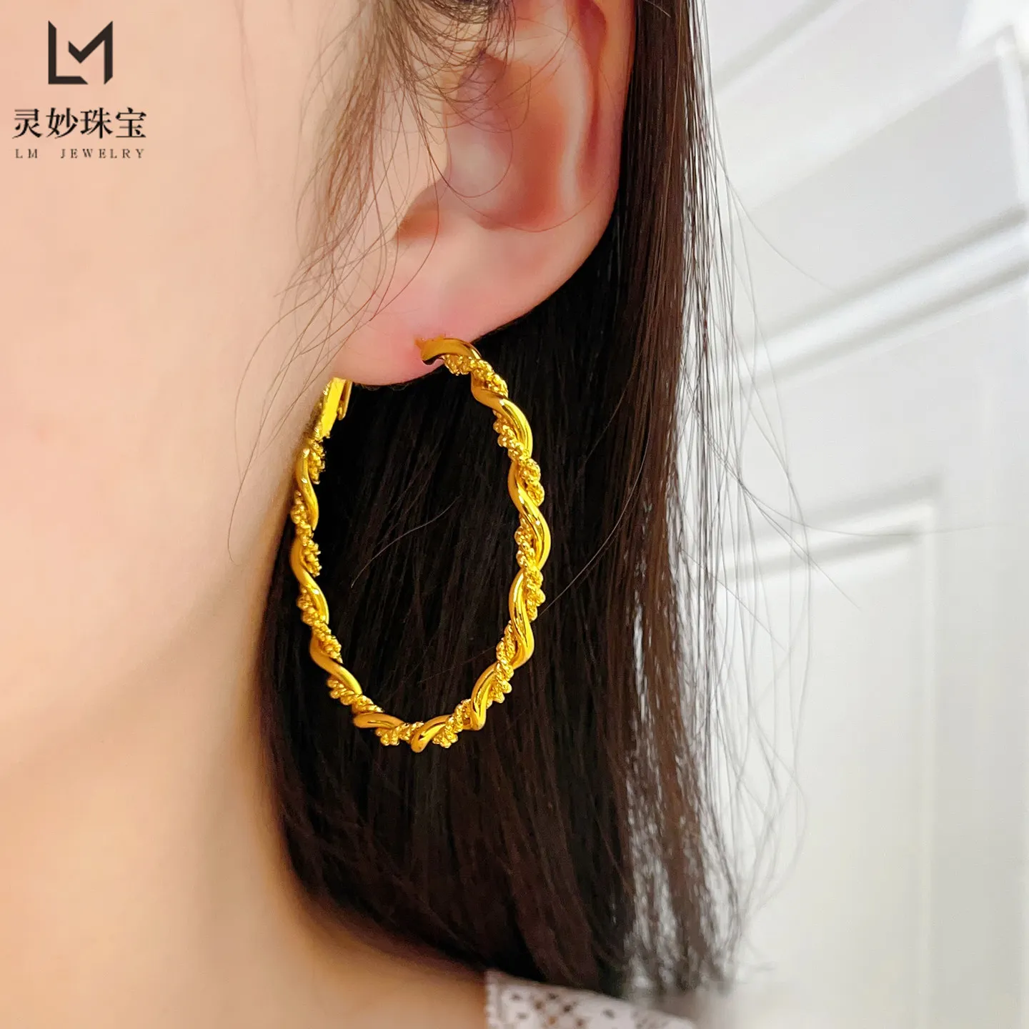 Shiny & Eye-catching Bright Twist Large Hoop Earrings For Women 24K Gold AU999 | Bright reflection, dazzling radiance