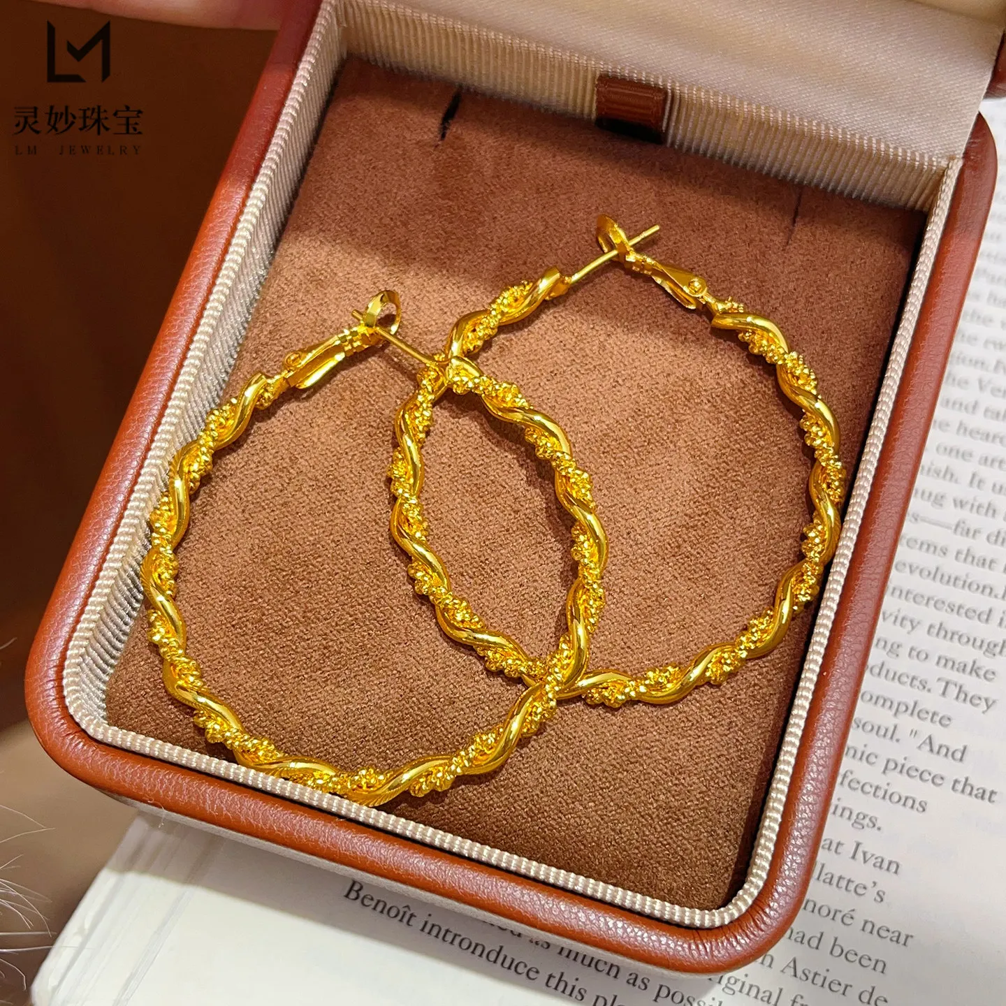 Shiny & Eye-catching Bright Twist Large Hoop Earrings For Women 24K Gold AU999 | Bright reflection, dazzling radiance