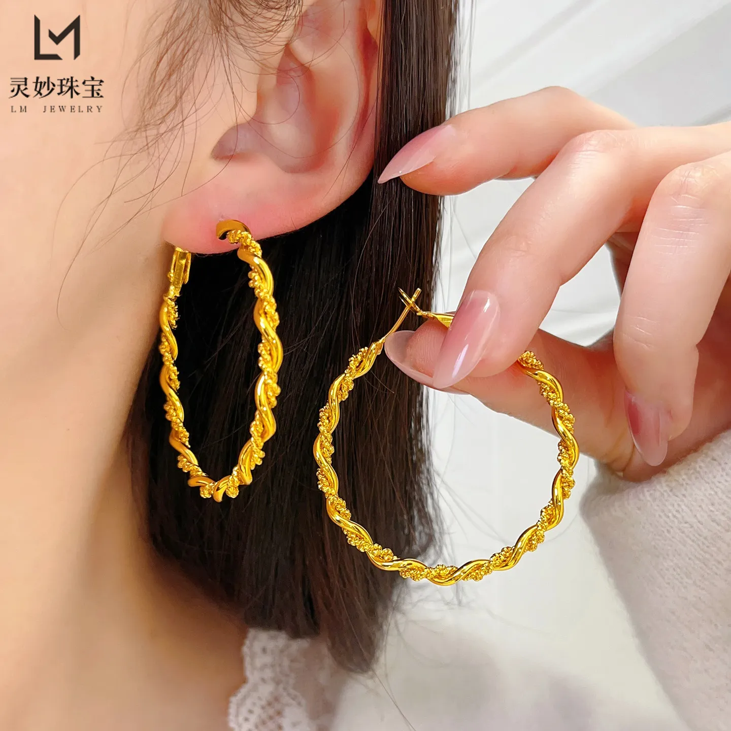 Shiny & Eye-catching Bright Twist Large Hoop Earrings For Women 24K Gold AU999 | Bright reflection, dazzling radiance