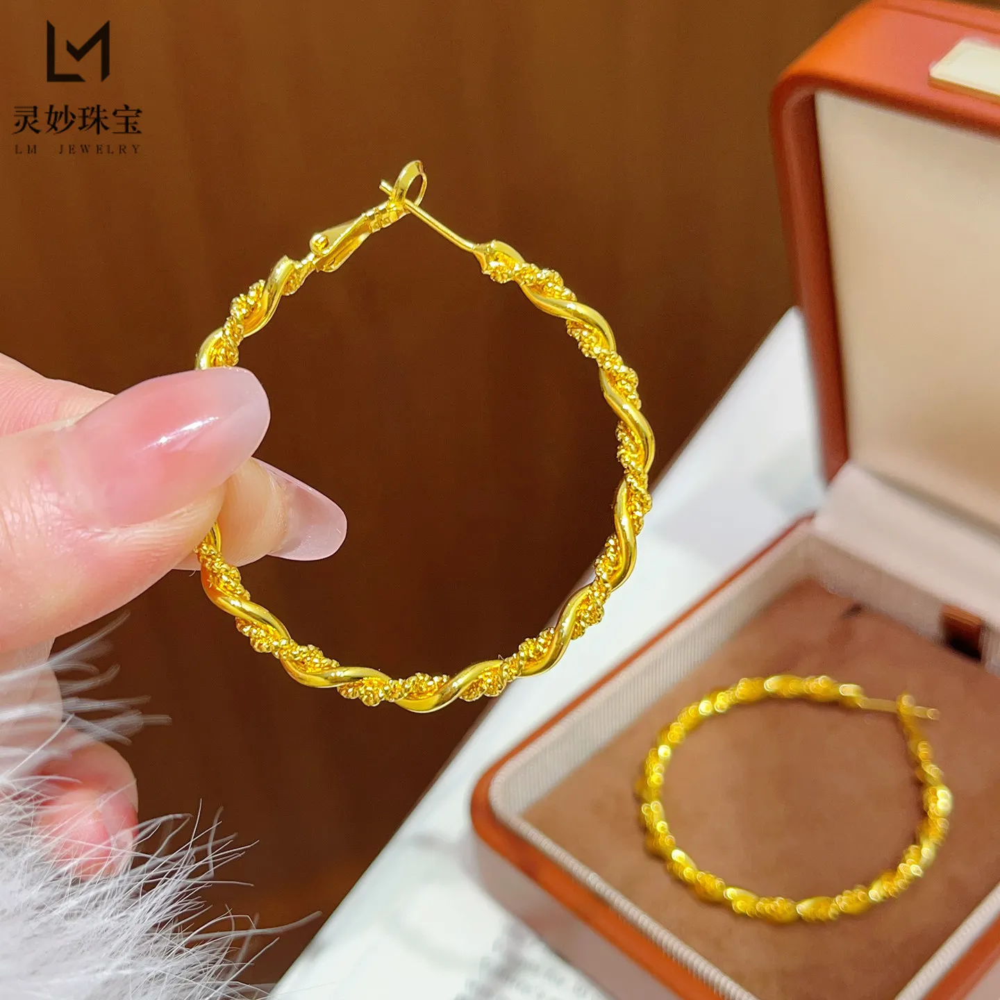 Shiny & Eye-catching Bright Twist Large Hoop Earrings For Women 24K Gold AU999 | Bright reflection, dazzling radiance