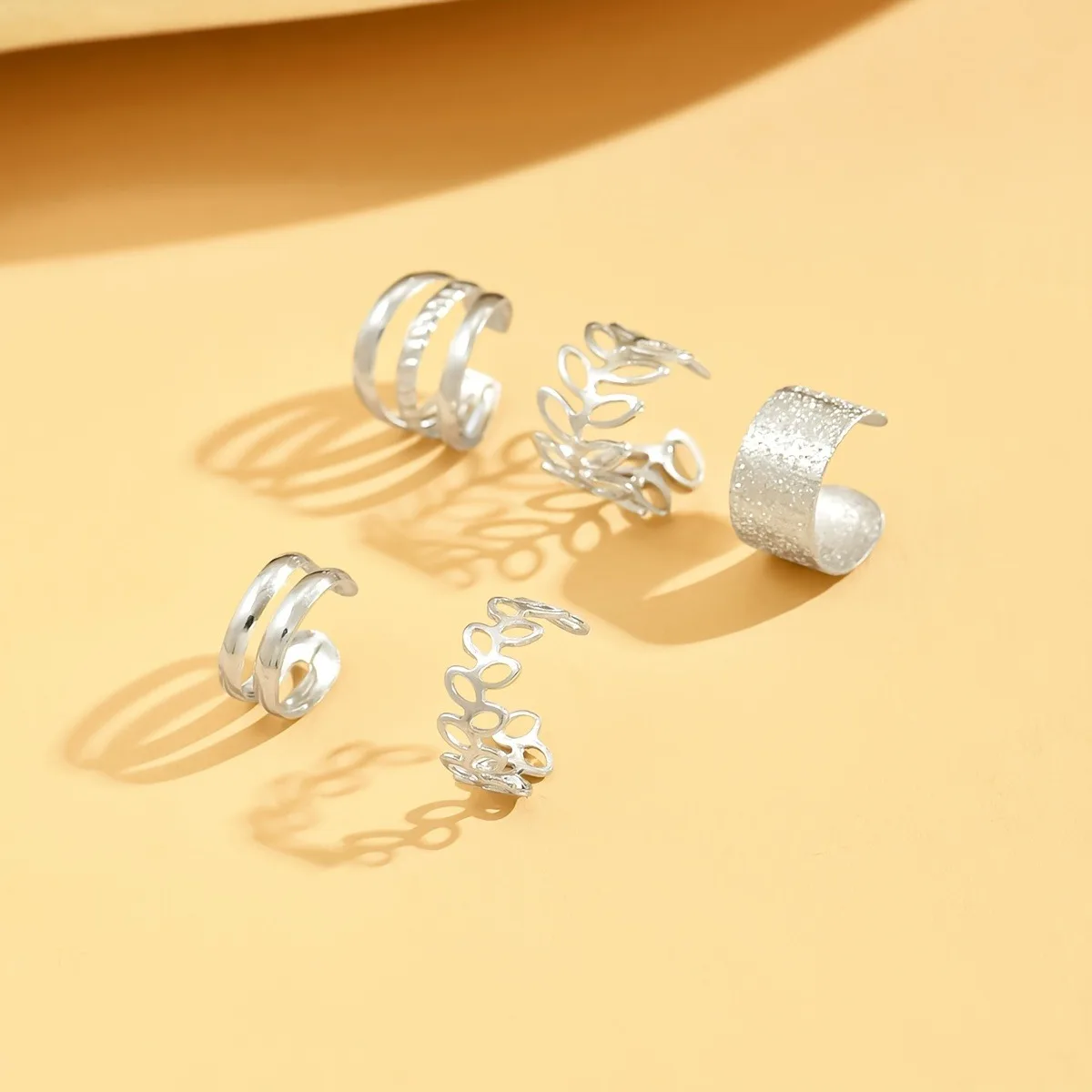 5pcs/set Trendy Elegant Design Ear Cuff Classic Elegant Style Gifts Women’s No Piercing Clip Silver Earrings Circle Leaf Shaped 5pcs/set Trendy Elegant Design Ear Cuff Classic Elegant Style Gifts Women's No Piercing Clip Silver Earrings Circle Leaf Shaped