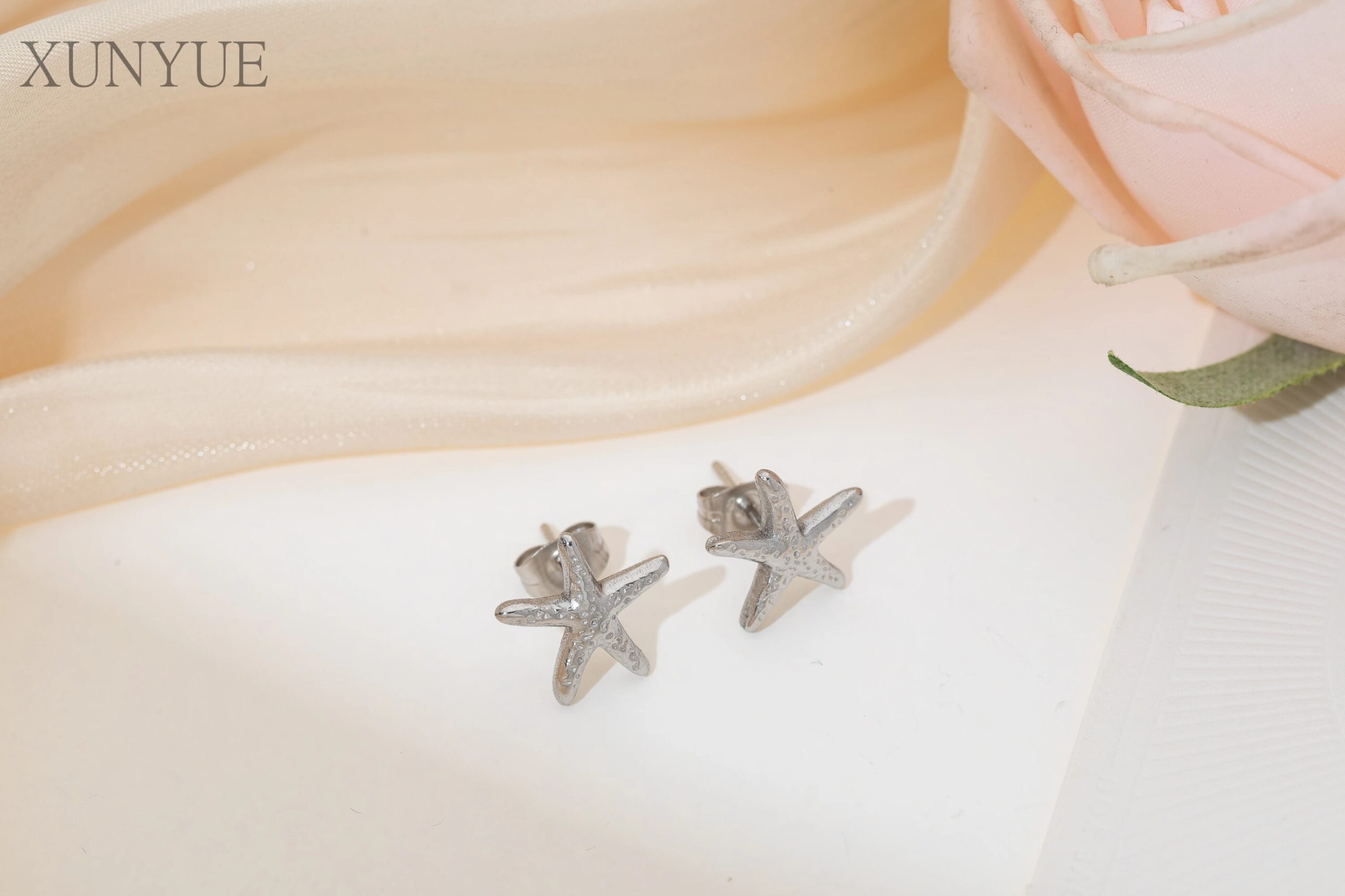 Xunyue Cute Fashion Design Girl Jewelry For Beach Solid  Plated Starfish Stud Earrings for Daily Wear