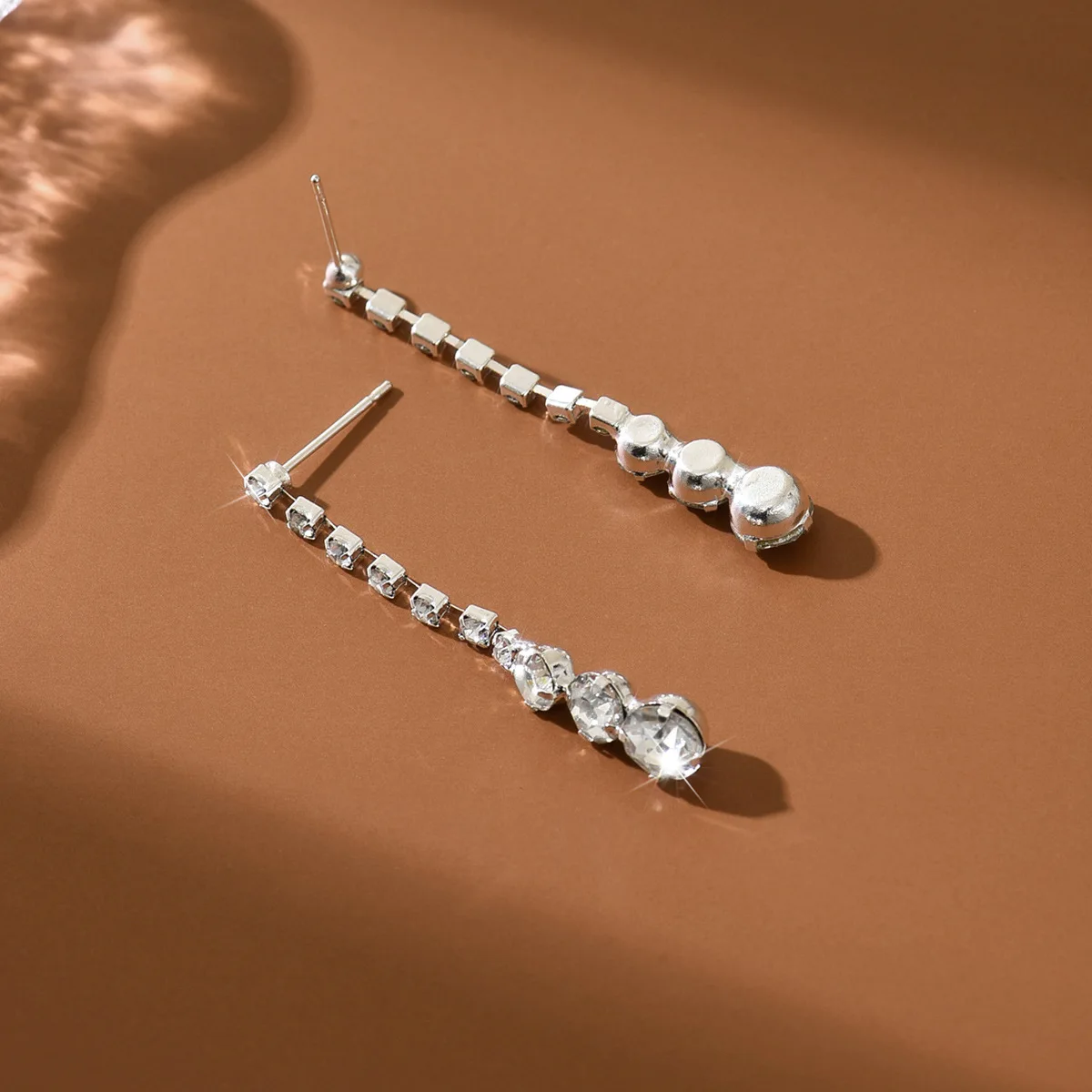 TREAZY NEW Simple Bridal Drop Earrings Silver color Crystal tassels long Earrings for Women Party Jewelry Femme Pendiente TREAZY NEW Simple Bridal Drop Earrings Silver color Crystal tassels long Earrings for Women Party Jewelry Femme Pendiente