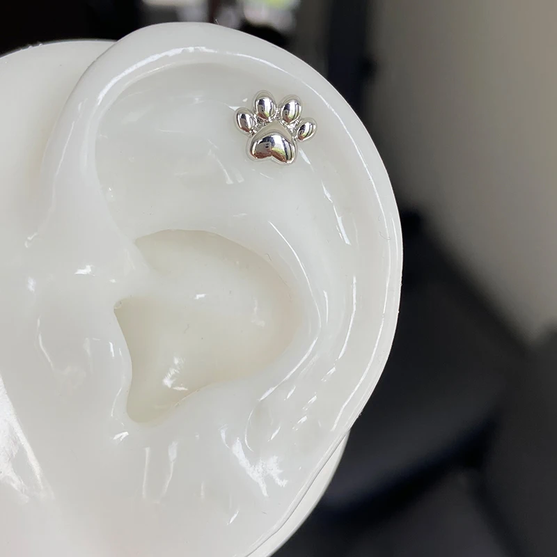 1 Pcs Cute Puppy Paw 316L Titanium Steel Ear Bone Nail Studs,New Fashion Luxury-Style Ear Jewelry for Women Y2K Earrings Jewelry