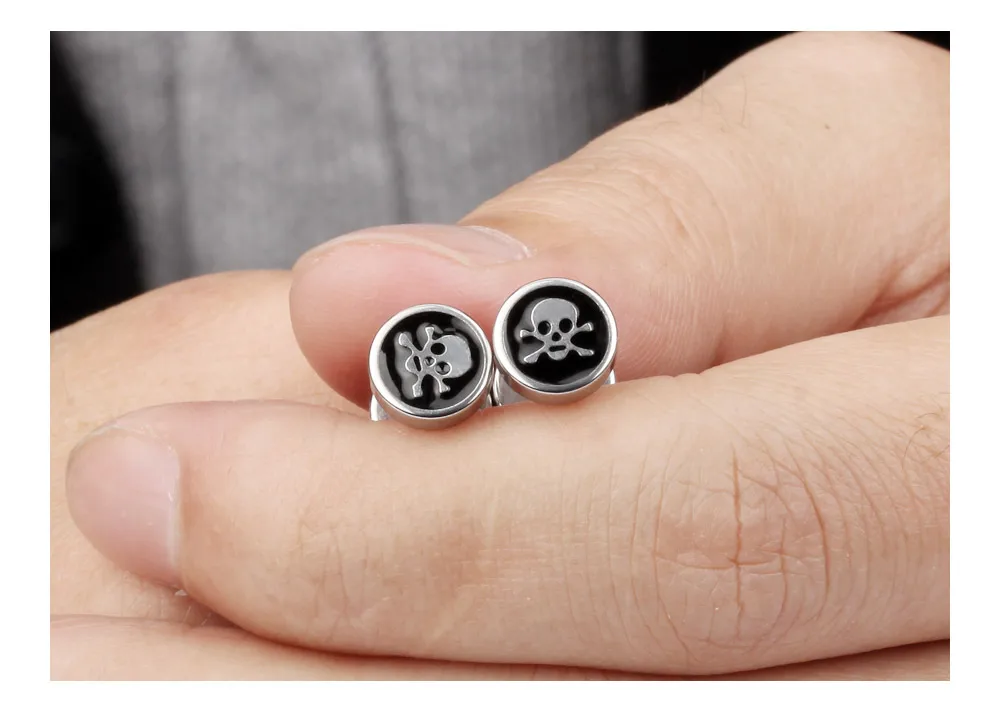 Hypoallergenic Stainless Steel black Pirate Skull Circle stud earrings Gothic Punk Halloween Decorative Jewelry For Men Women Hypoallergenic Stainless Steel black Pirate Skull Circle stud earrings Gothic Punk Halloween Decorative Jewelry For Men Women