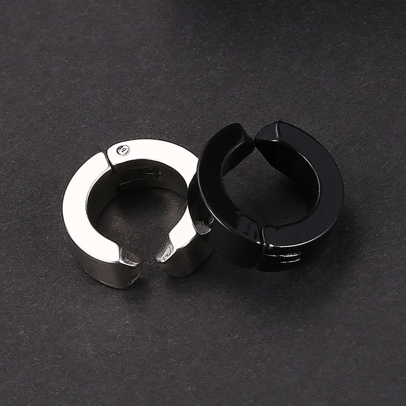 2pcs Anime Chainsaw Man Yoshida Hirofumi Cosplay Ear Clip Earrings Women Men Punk Black No Pierced Fake Ear Circle Pop Jewelry