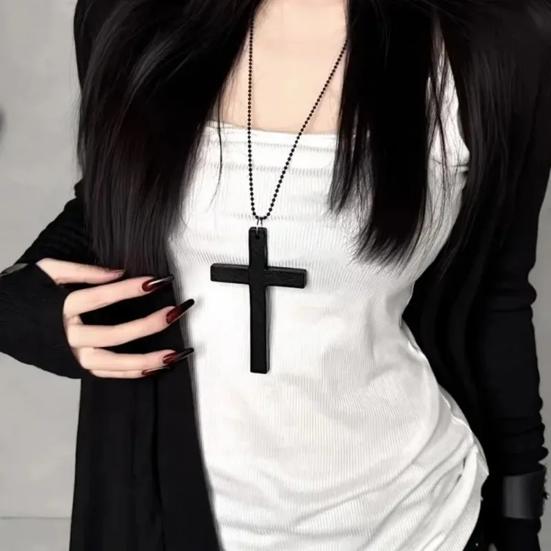 Fashion Punk Gothic Wood Cross Pendant Necklace for Women Men Halloween Vintage Black Hip Hop Y2K Accessories Party Jewelry Gift